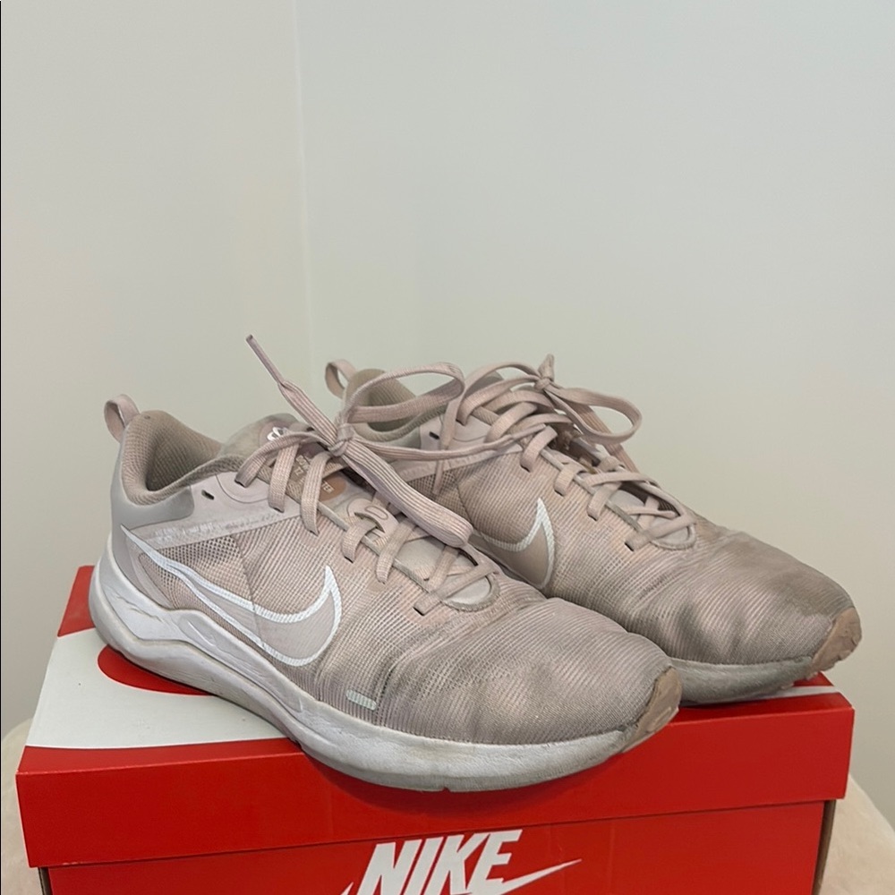 Nike women’s downshifter 12 size 9.5
